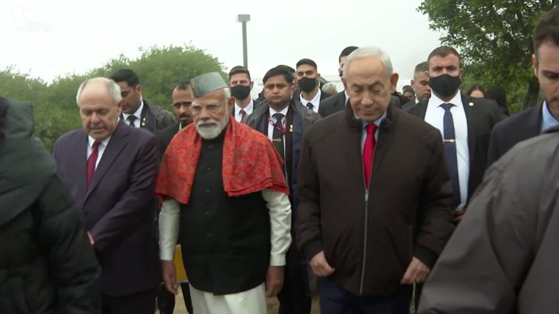 VIDEO: Prime Minister Benjamin Netanyahu and Indian Prime Minister Narendra Modi visit the Holocaust museum in Jerusalem 