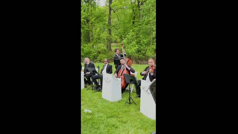 VIDEO: STUNNING CHUPPAH WITH YAAKOV SHWEKEY, SHMULY UNGAR & THE MENDY HERSHKOWITZ BAND 🔥