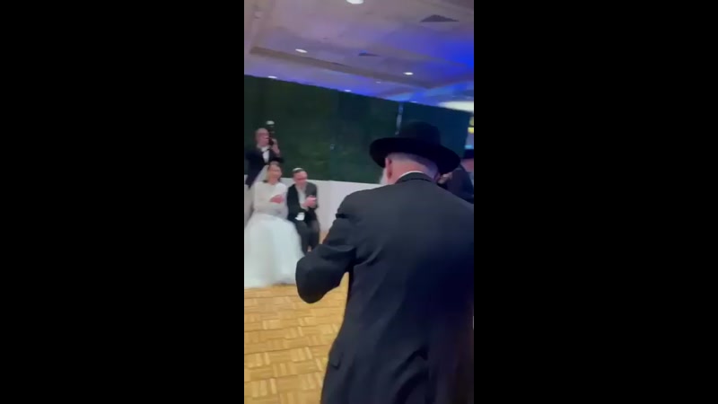 VIDEO: Rav Mordechai Willig Shlita  bringing joy to a chassan and kallah today 