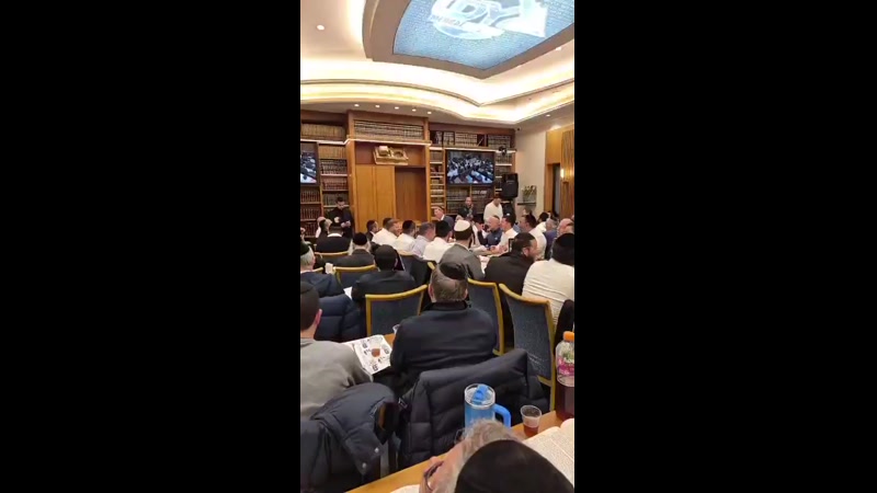 VIDEO: Yaakov Sweckey singing by Rabbi Eli Stefansky’s shiur 
