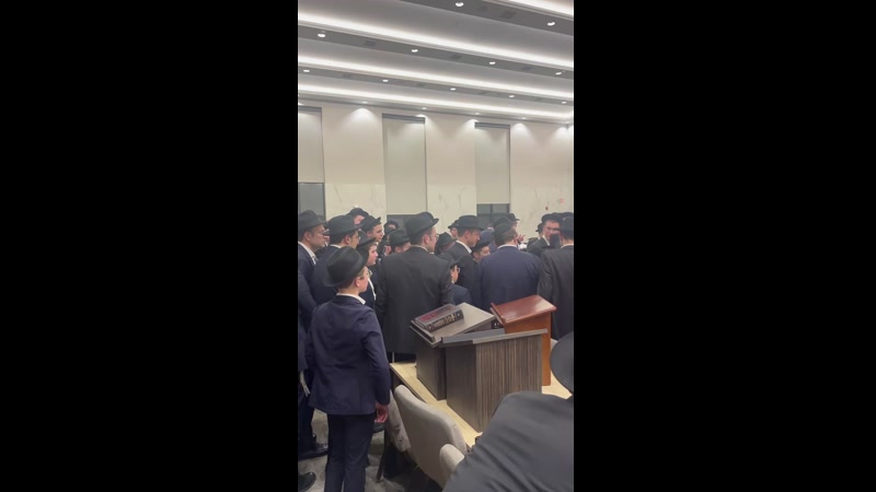 REB DOVID SCHUSTAL SHLITA DELIVERS PESACH SHIUR AT KHAL YAAKOV AKIVA IN RAINTREE