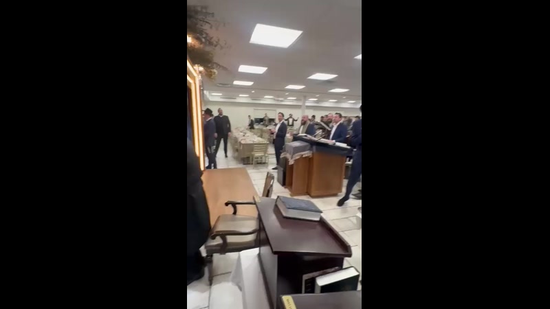 VIDEO:Reb Yossi Zakutinsky (KYH) during Maariv tonight by “efros aleinu Sukkas shalom”