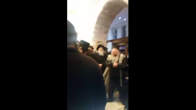 VIDEO:MIDNIGHT AT KEVER ROCHEL: RABBI YAAKOV ADES AND RABBI YANKEL GROSSMAN LEAD POWERFUL PRAYERS