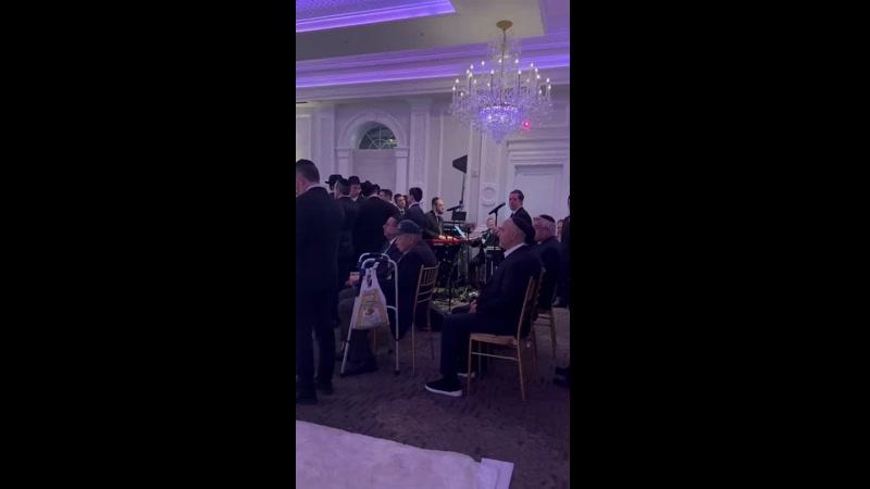 VIDEO: Simcha Leiner singing Mi Sheberach Tzahal at a wedding