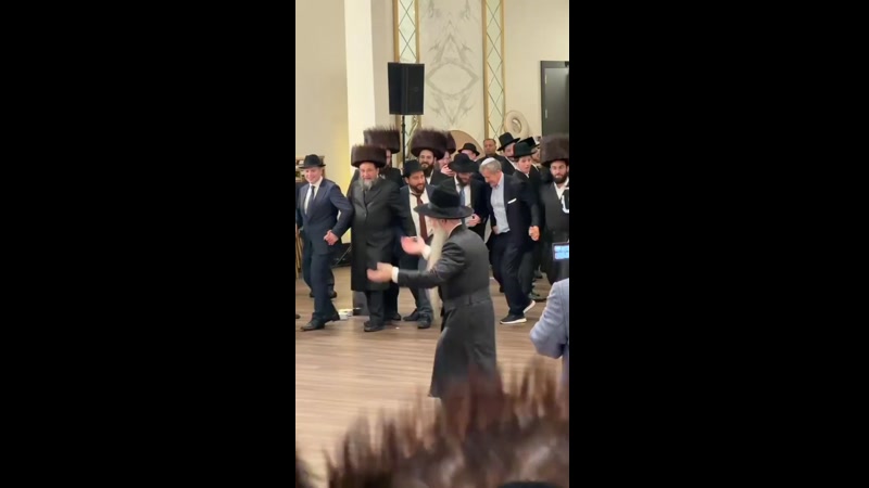 RABBI BINYAMIN EISENBERGER DANCING LAST NIGHT AT HIS SON’S WEDDING